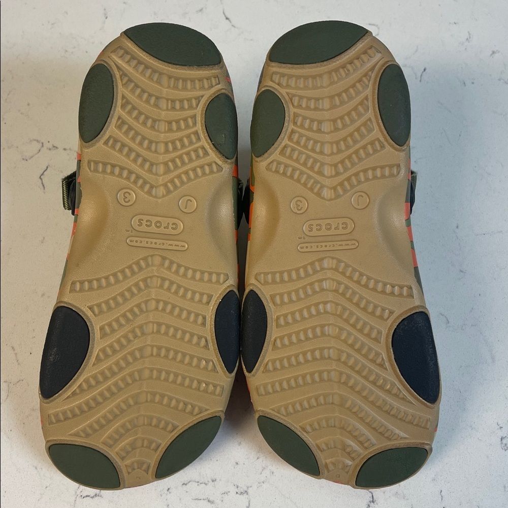 CROCS CLASSIC ALLTERRAIN CAMO SANDAL Kids Orange Camo Strap Sandals SZ Junior 3 - Picture 13 of 17